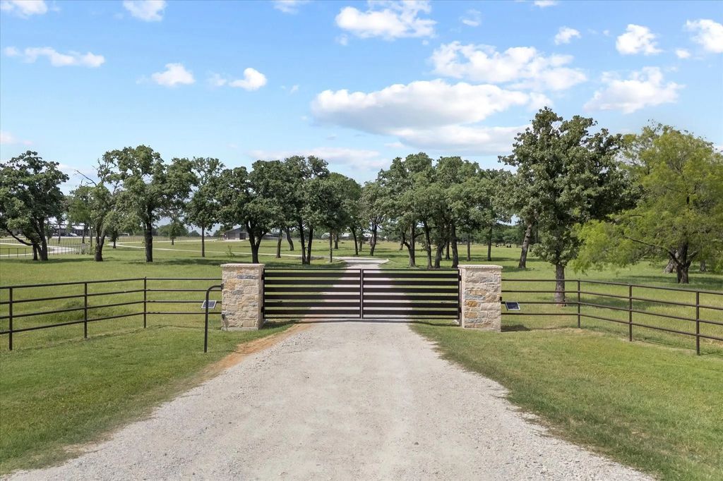 10701 Osburn Road, Pilot Point