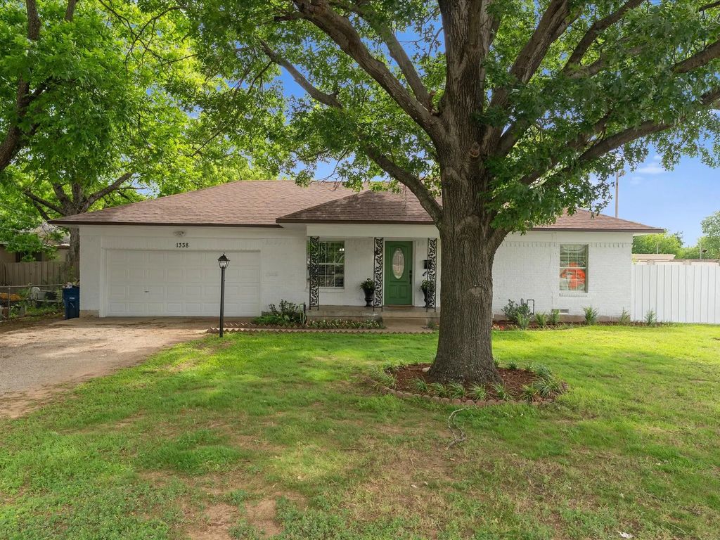 1338 Pleasant Drive, Dallas
