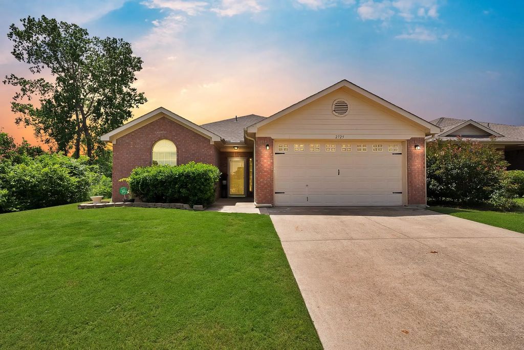 2725 Ensenada Lane, Fort Worth