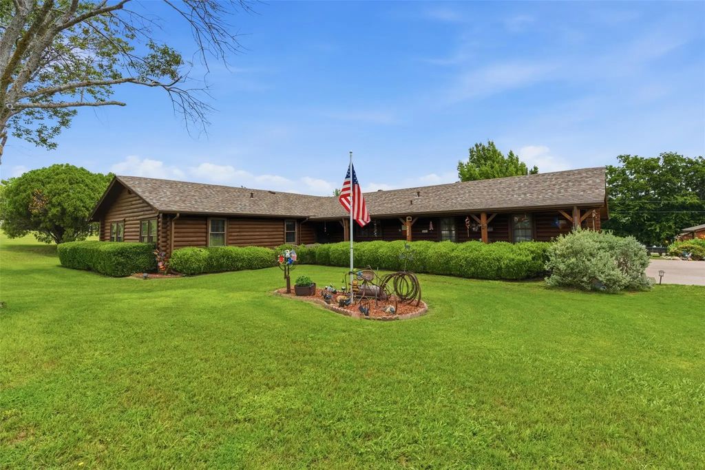 222 Brandon Drive, Weatherford