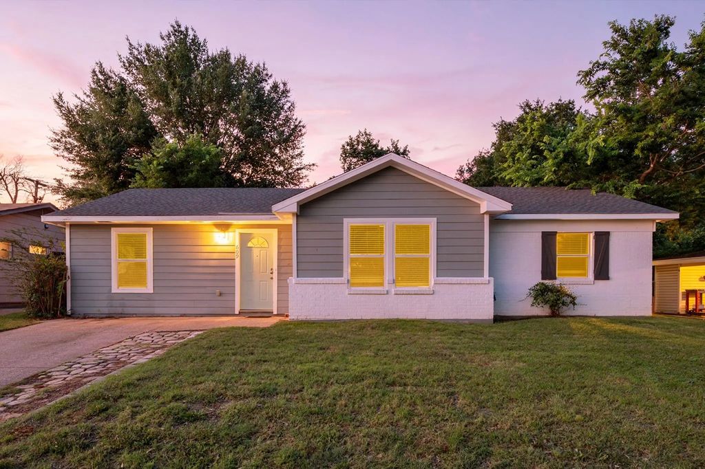 609 W Inwood Drive, Arlington