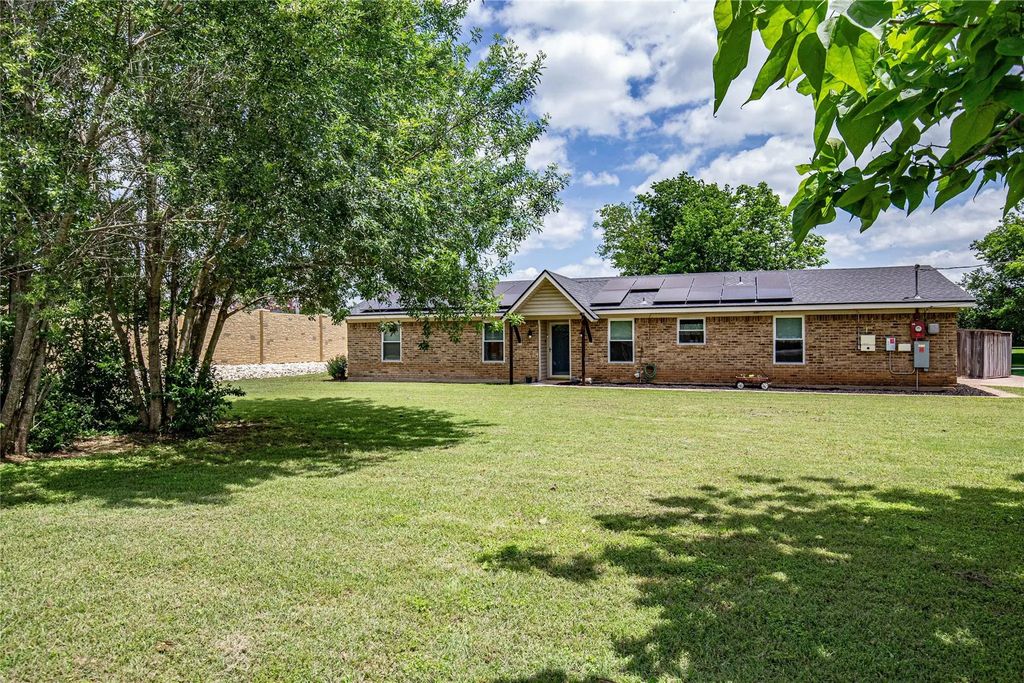 817 S Old Temple Road, Lorena