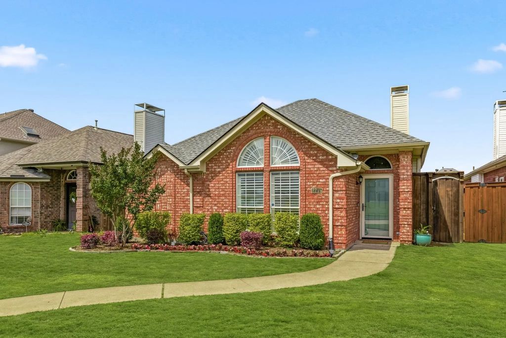 2215 Dallas Drive, Carrollton