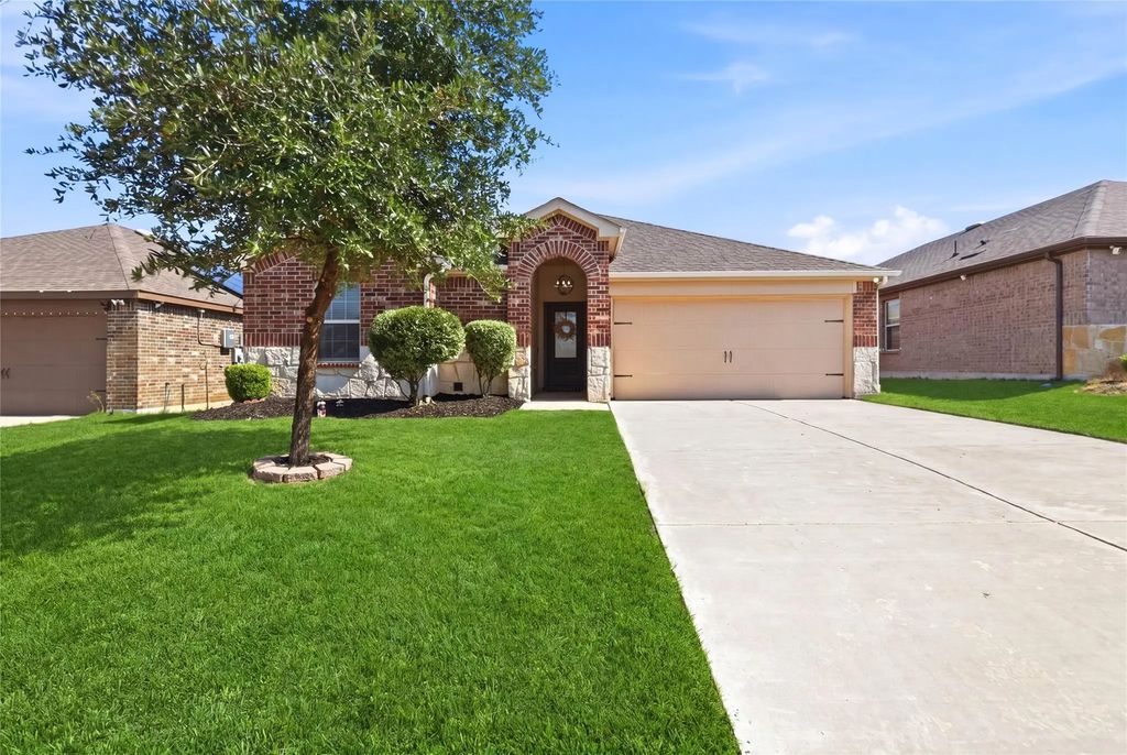 945 Alton Drive, Aubrey