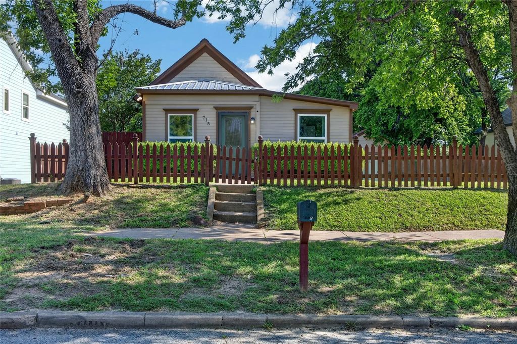 715 W Munson Street, Denison