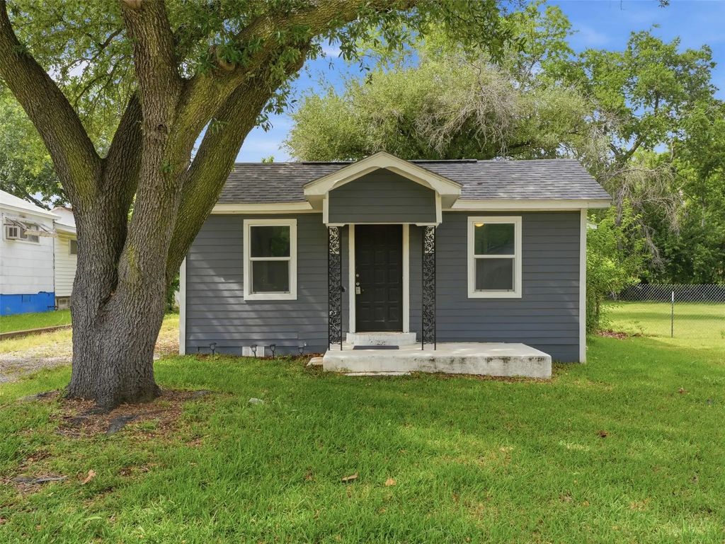 519 E Gandy Street, Denison