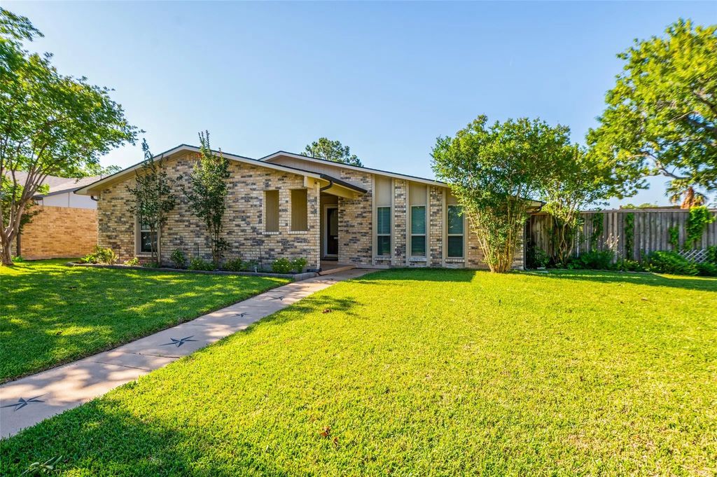 2200 Marble Falls Drive, Carrollton