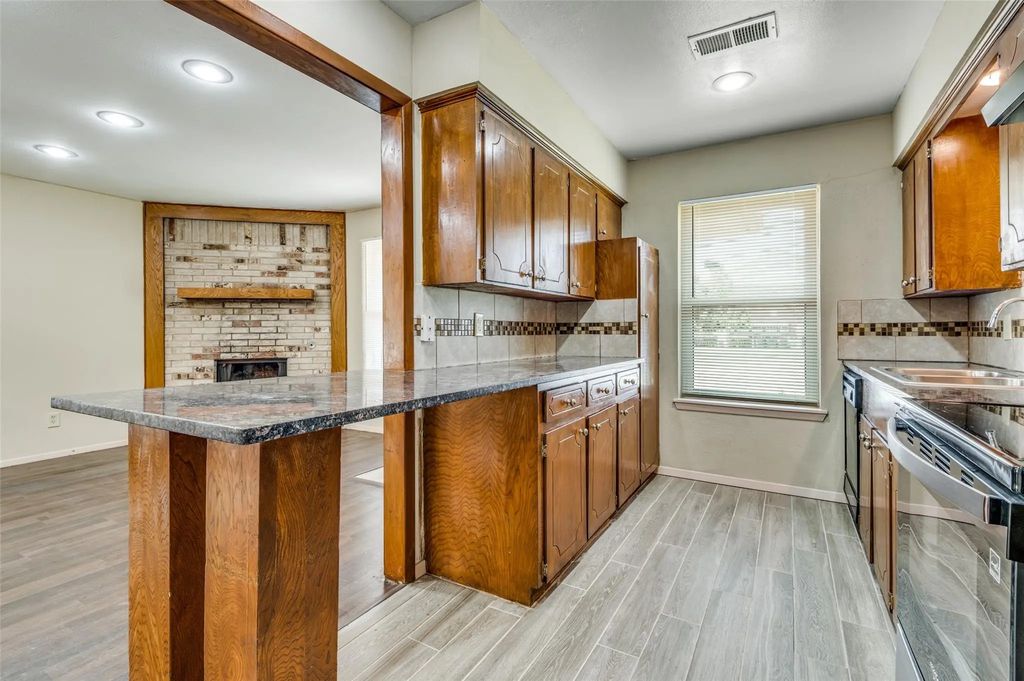 110 Crandall Road 112-right Side, Irving