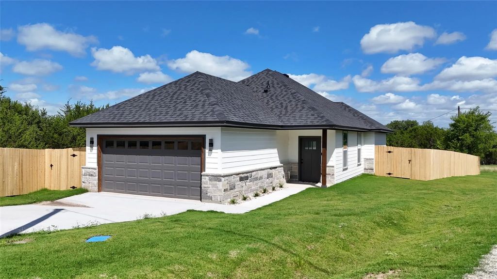 5708 Vanessa Court, Granbury