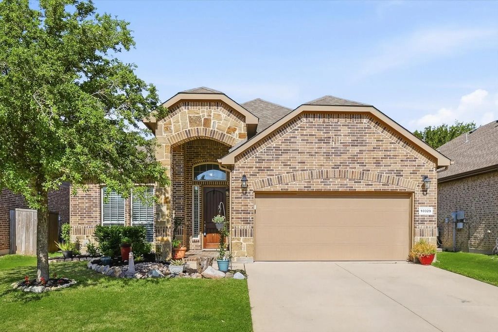 10329 Roatan Trail, Fort Worth