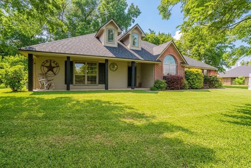132 Nicole Lane, Weatherford