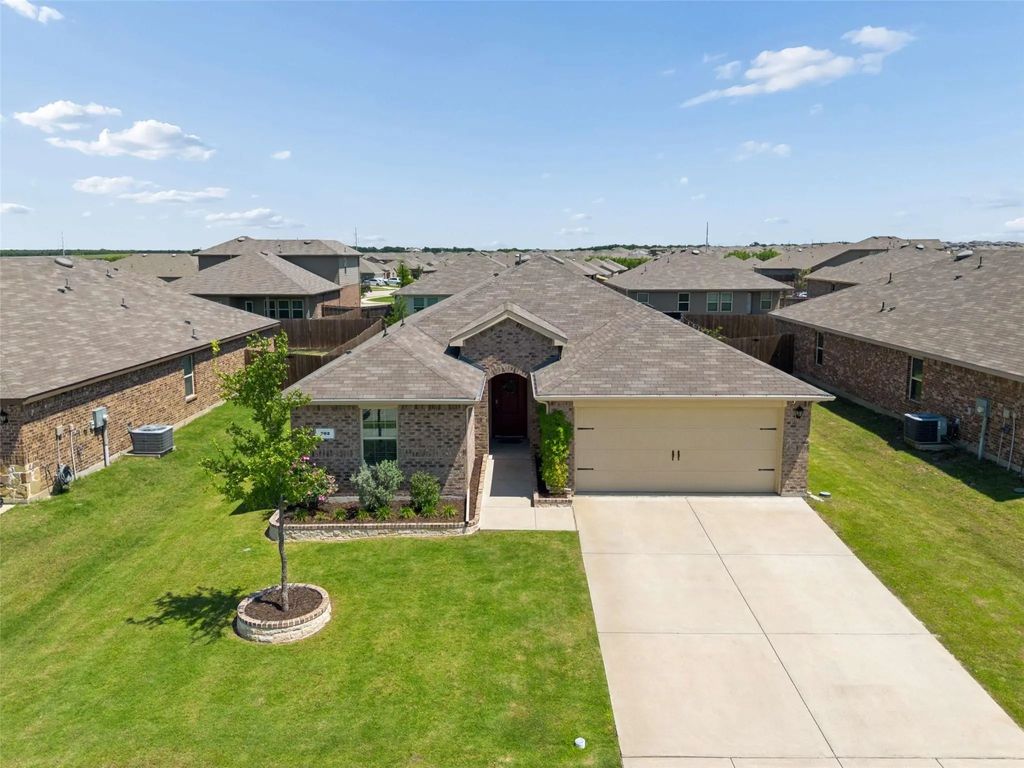 702 Cistern Way, Royse City