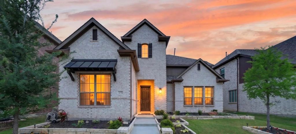 12733 Royal Oaks Lane, Farmers Branch