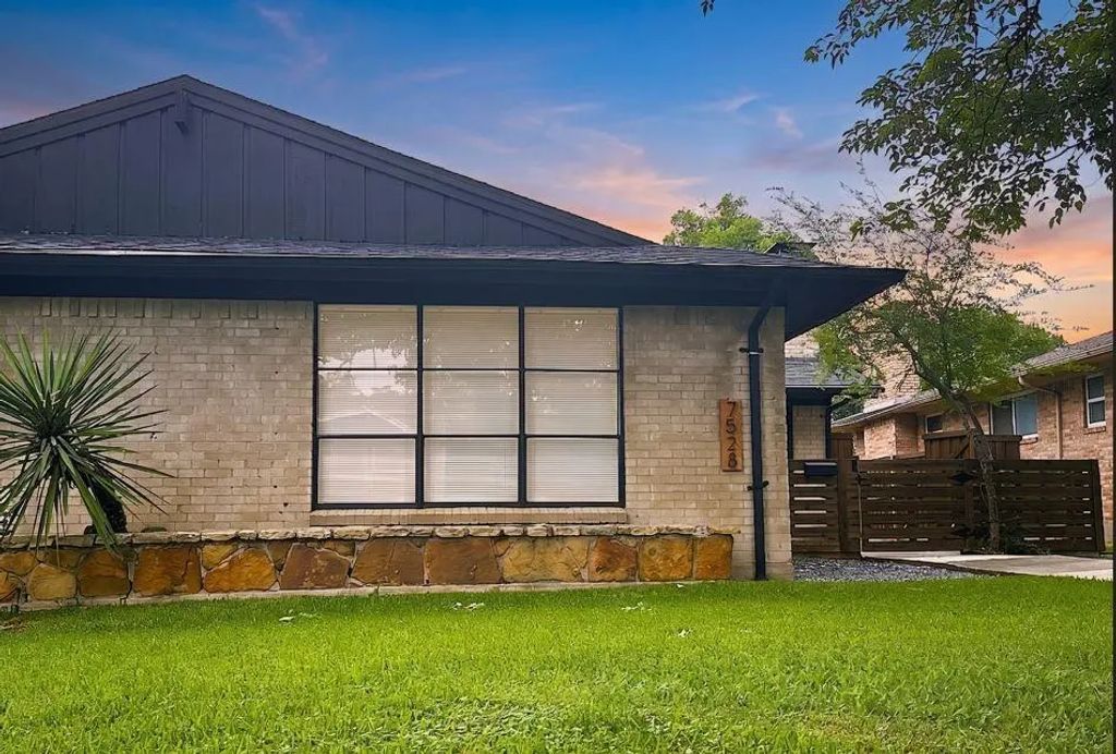 7528 Brentcove Circle, Dallas