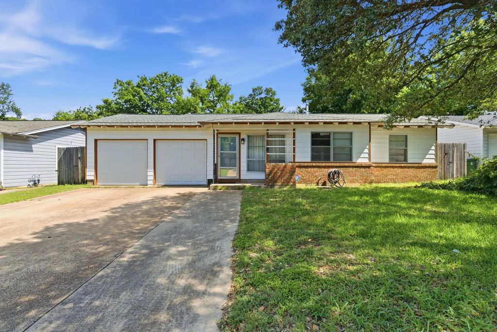 736 Oak Drive, Hurst