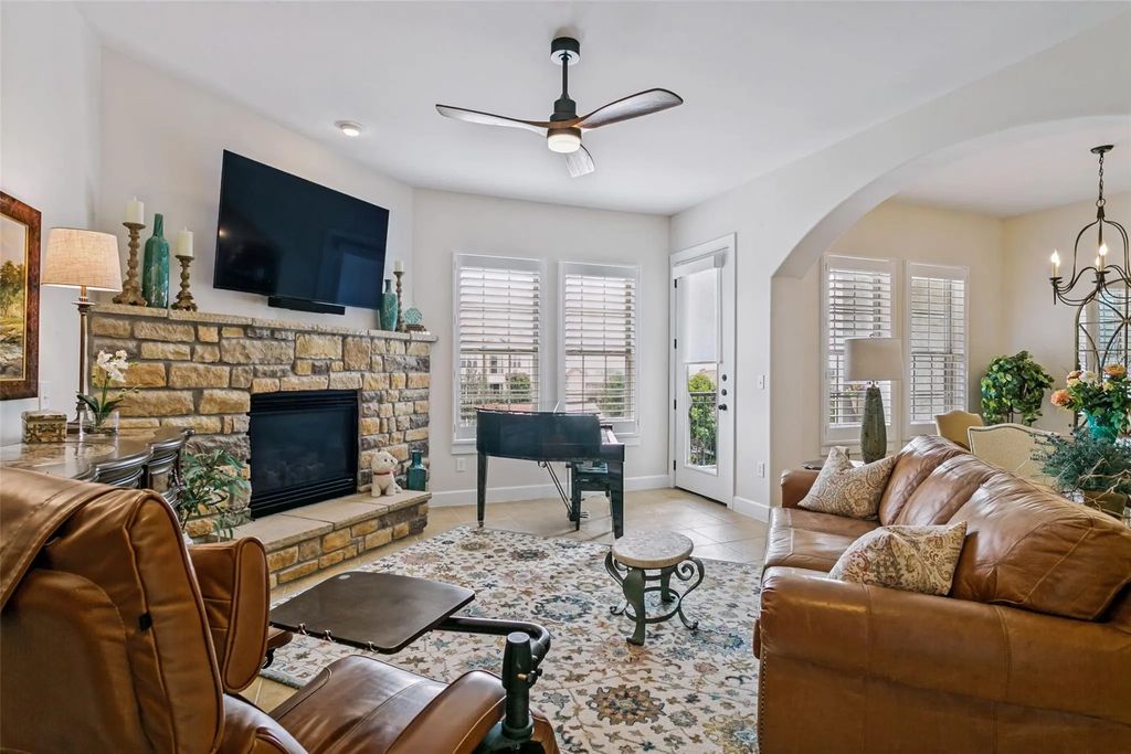 610 Via Ravello 311, Irving