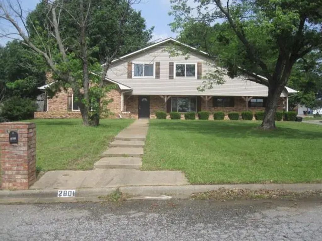 2801 Pyramid Circle, Denison
