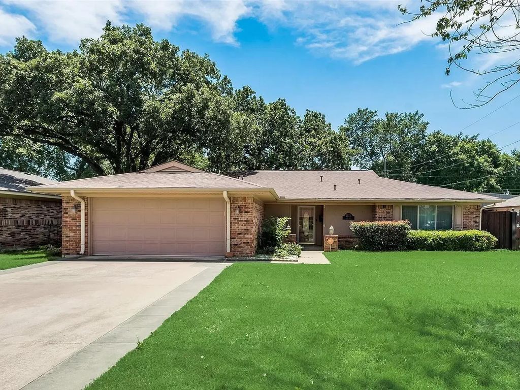 1912 Anna Drive, Irving