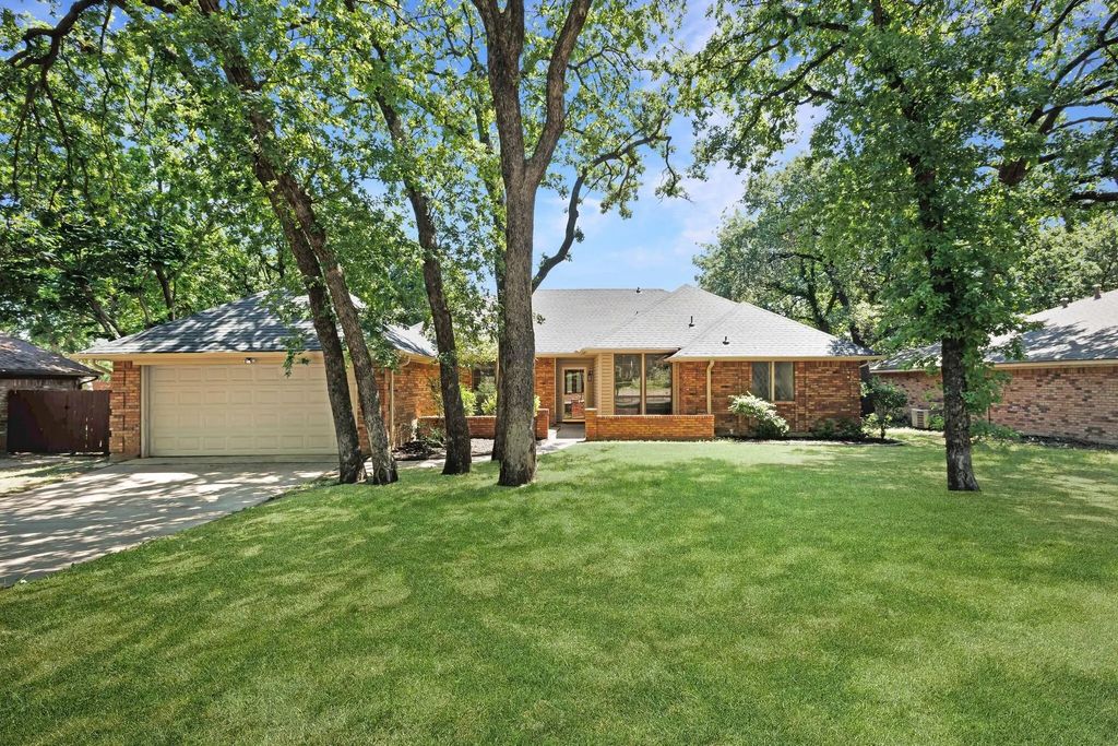 2015 Tanglewood Drive, Grapevine