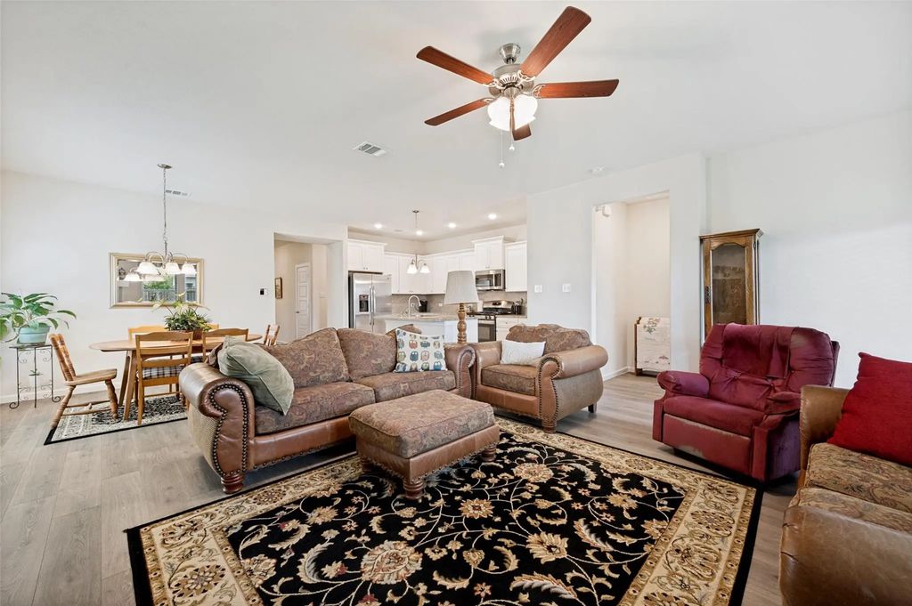 413 Wiggins Way, Van Alstyne