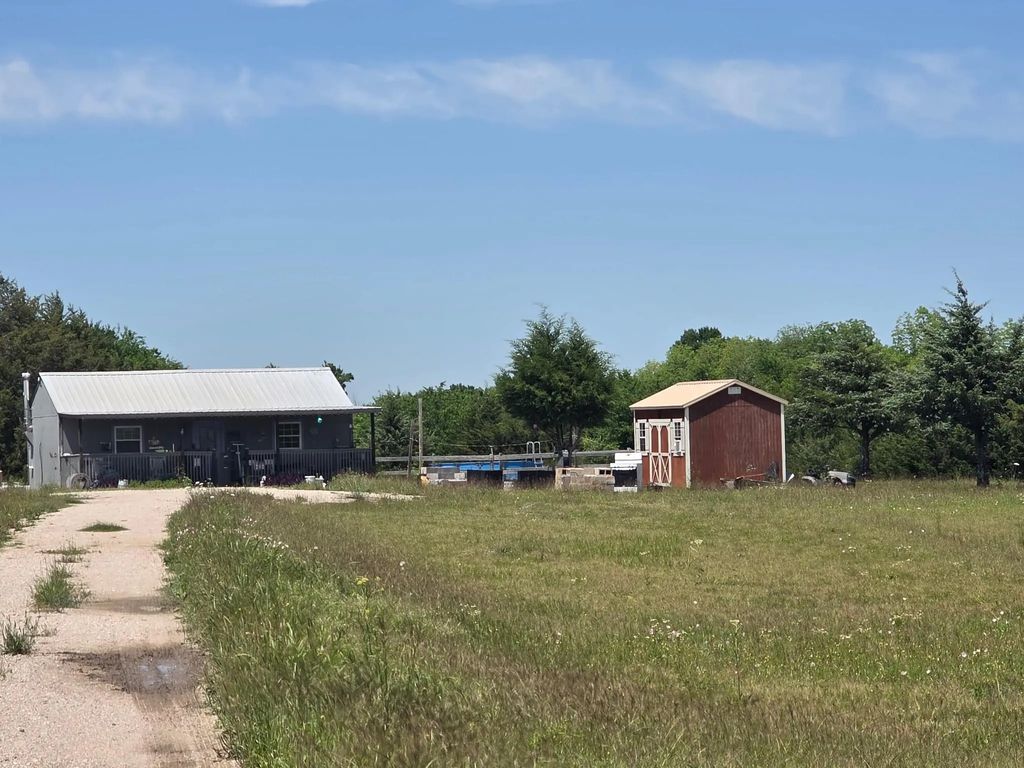 4872 County Road 1101, Celeste