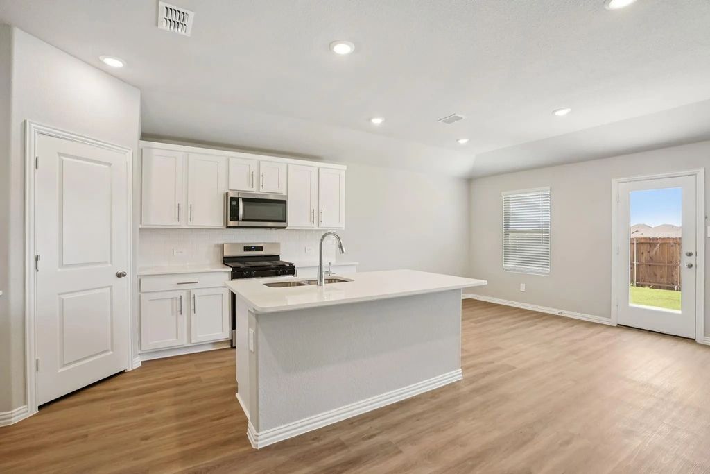 1009 Angel Street, Josephine