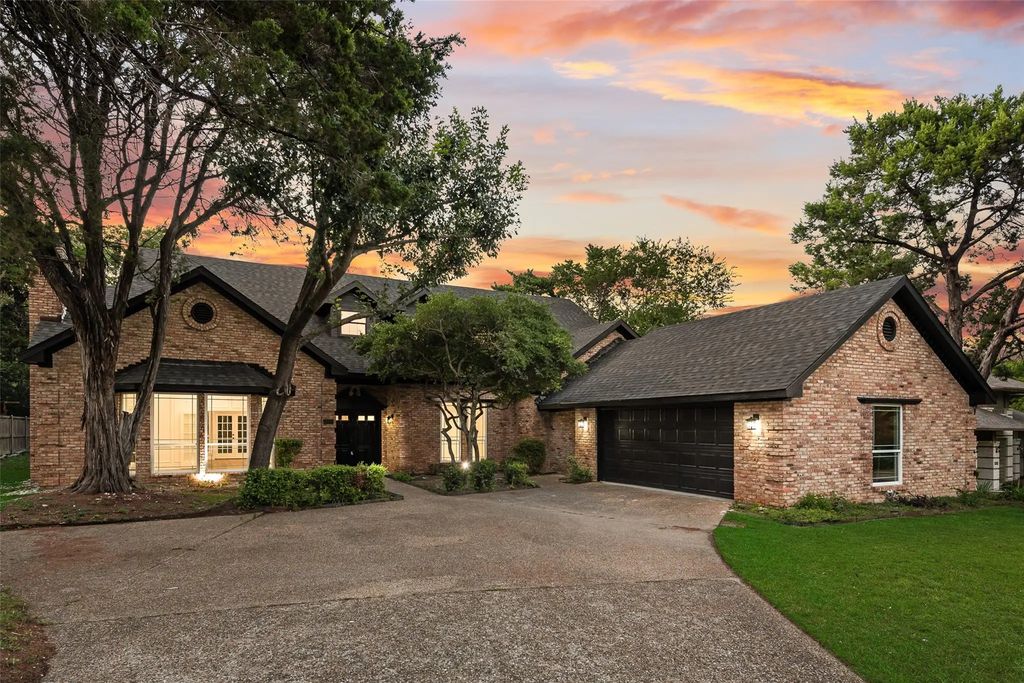 811 Cobblestone Court, Cedar Hill