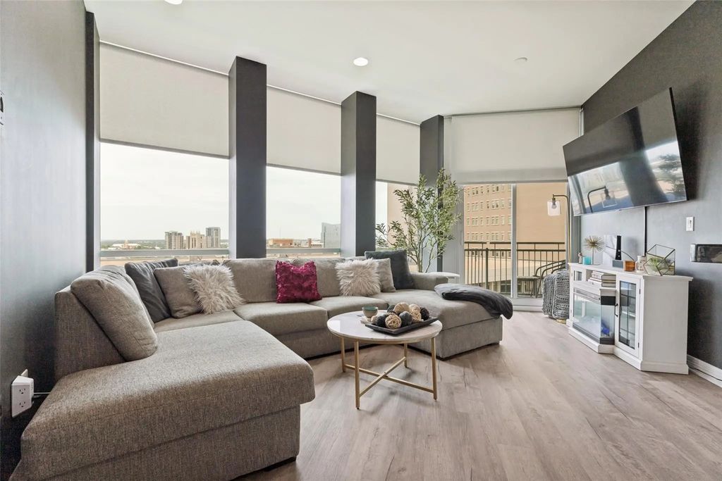 500 Throckmorton Street 806, Fort Worth