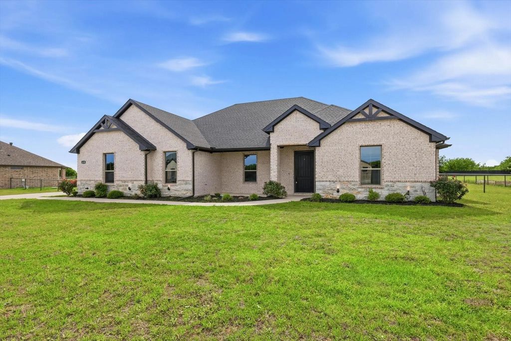 8190 Kassandra Drive, Sanger