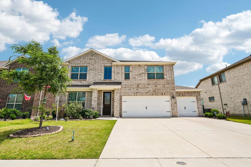 3212 Grande View, Aubrey