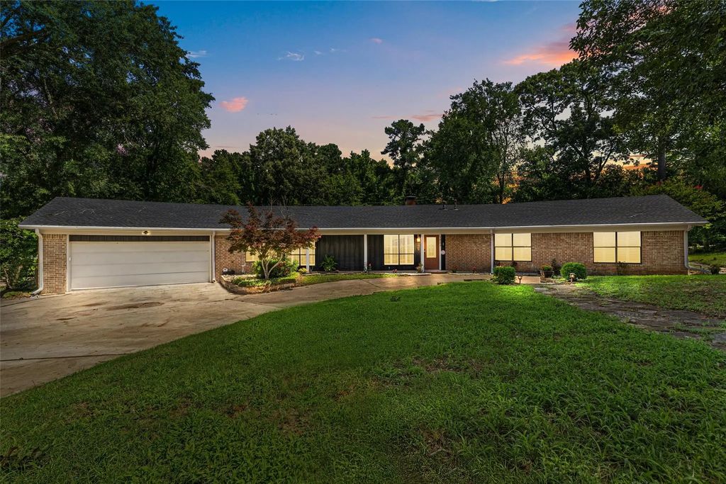 1821 Azalea Street, Gilmer