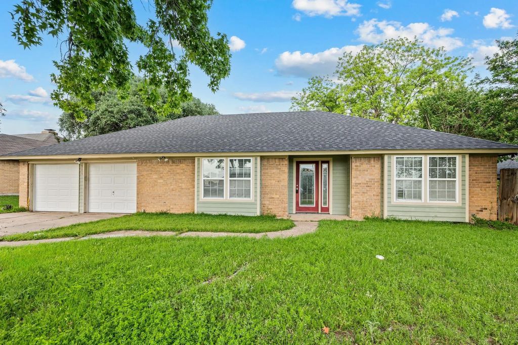 204 Overcrest Drive, Benbrook