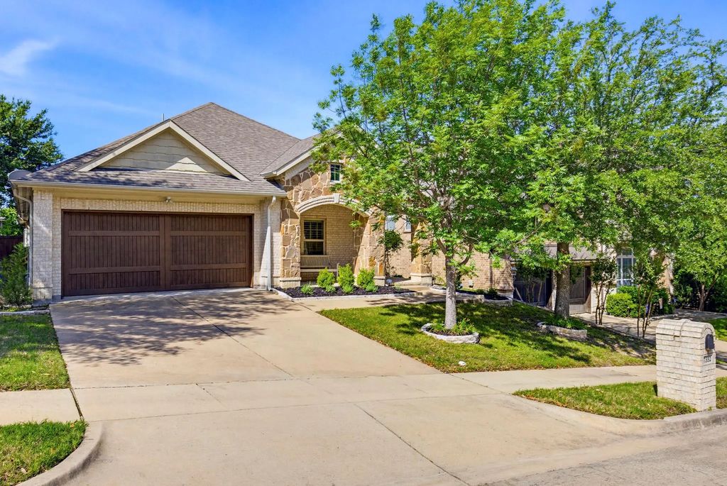 7332 Brightwater Road, Fort Worth