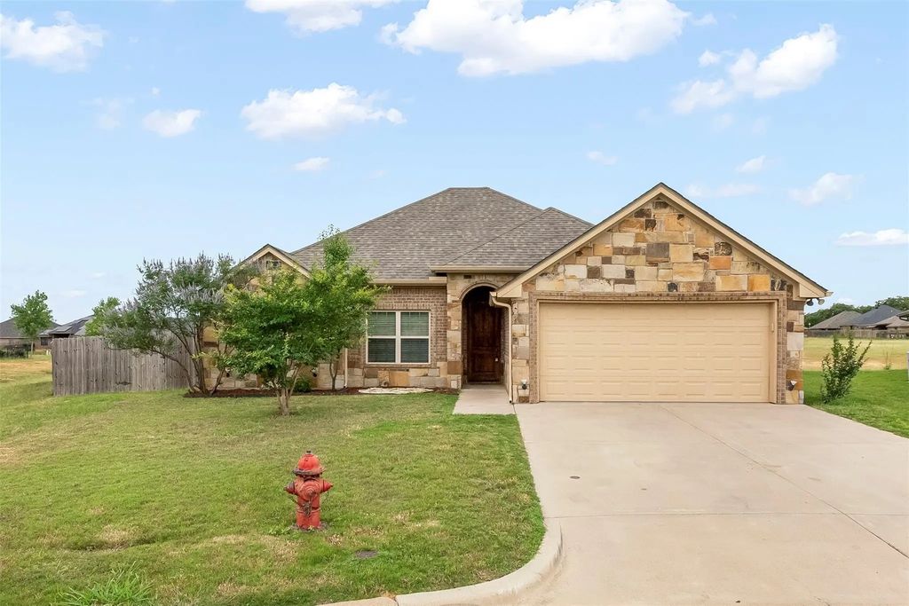800 Acadia Court, Tolar