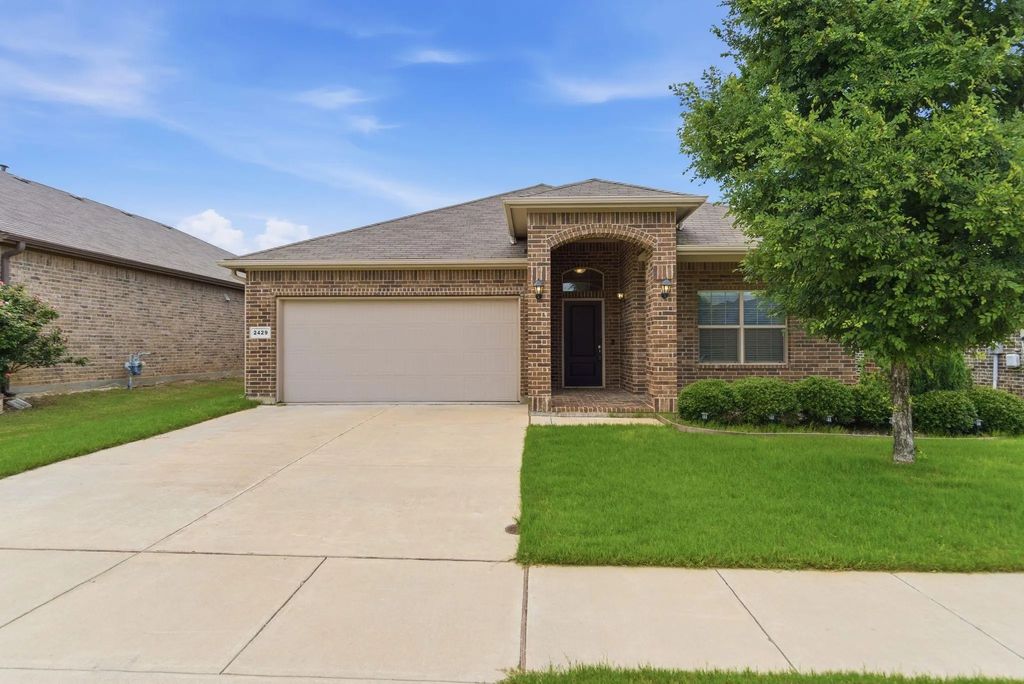 2429 Indian Head Drive, Fort Worth