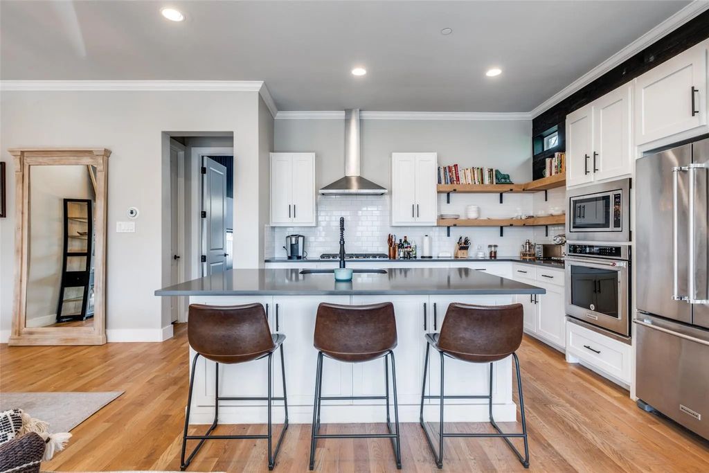 1262 N Prairie Avenue, Dallas