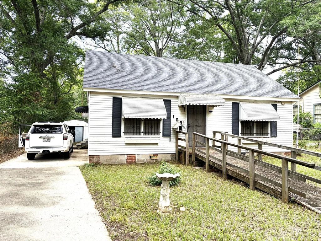 109 Washington Street, Minden