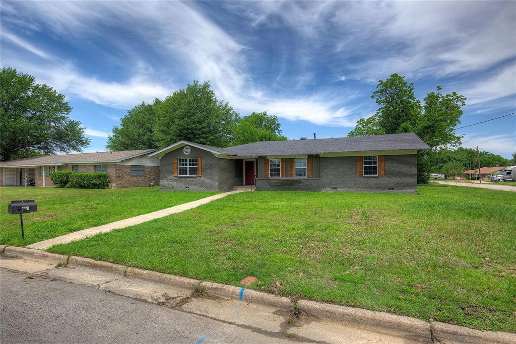 401 Lee Street, Sulphur Springs