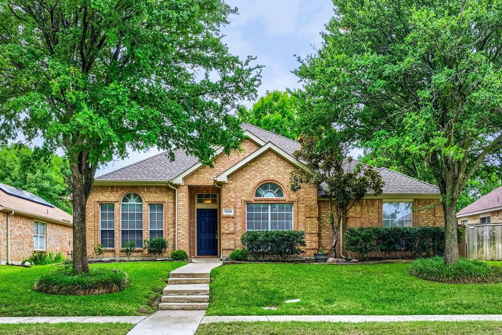 1328 Colby Drive, Lewisville