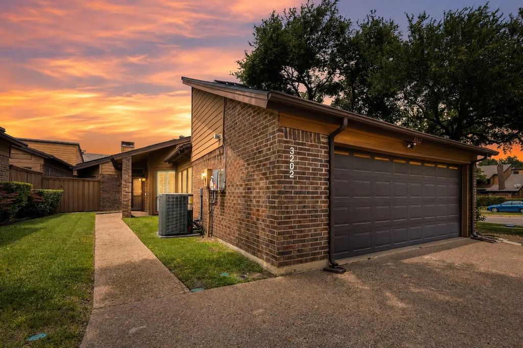 3202 Silent Oak, Farmers Branch