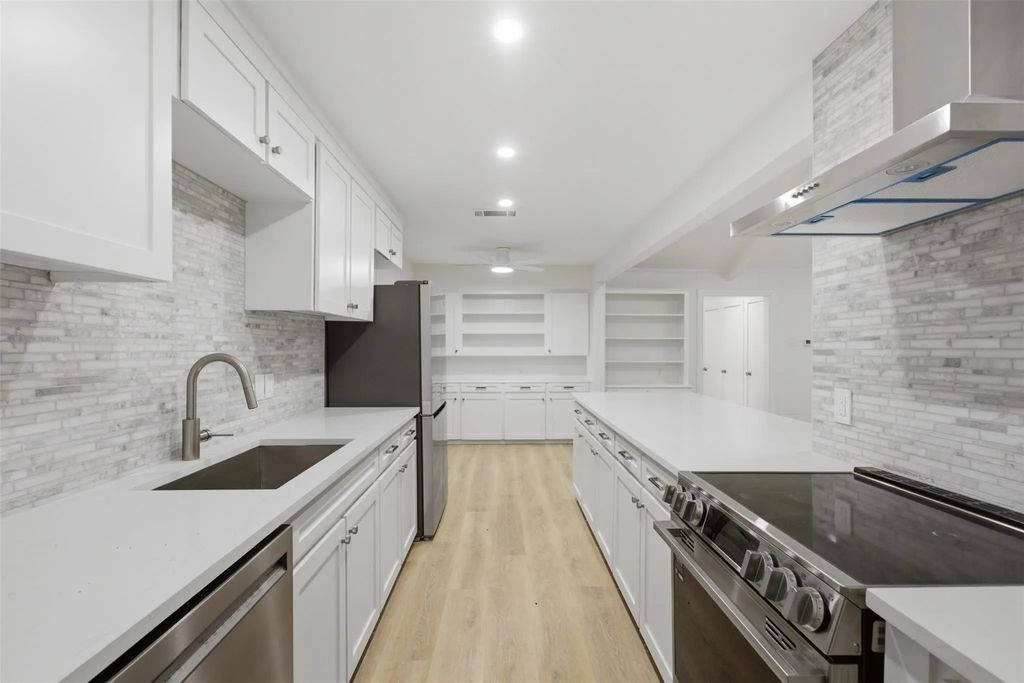 7517 Meadow Oaks Drive, Dallas