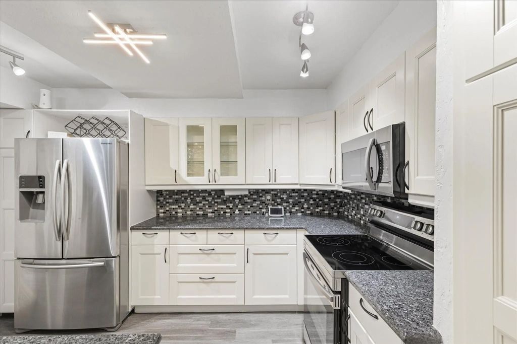 4 Oakbrook Drive, Lewisville