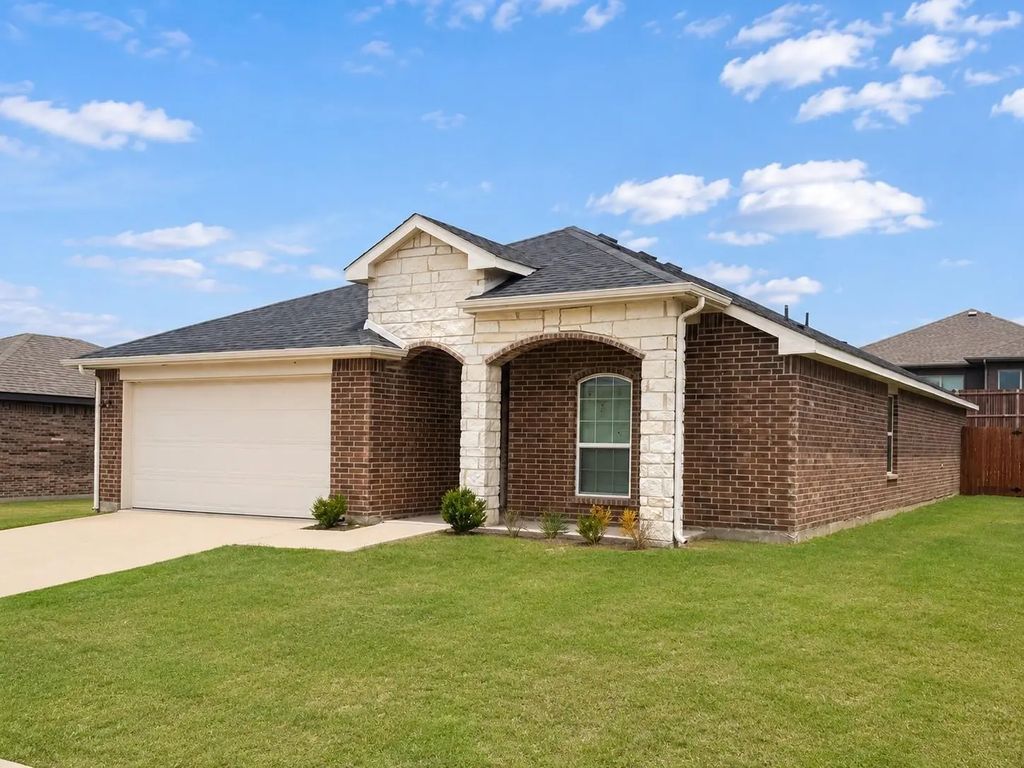 2012 Princeton Avenue, Farmersville