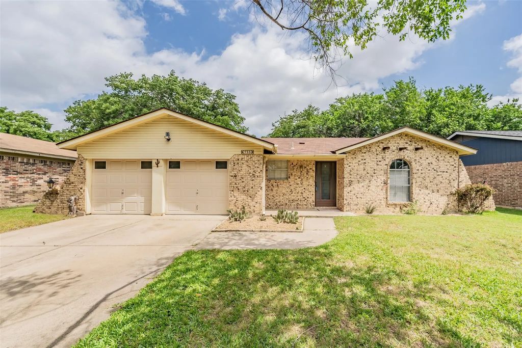 733 Bluebonnet Drive, Hurst