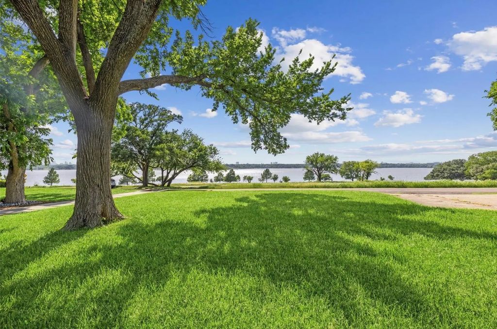 9214 W Lake Highlands Drive, Dallas