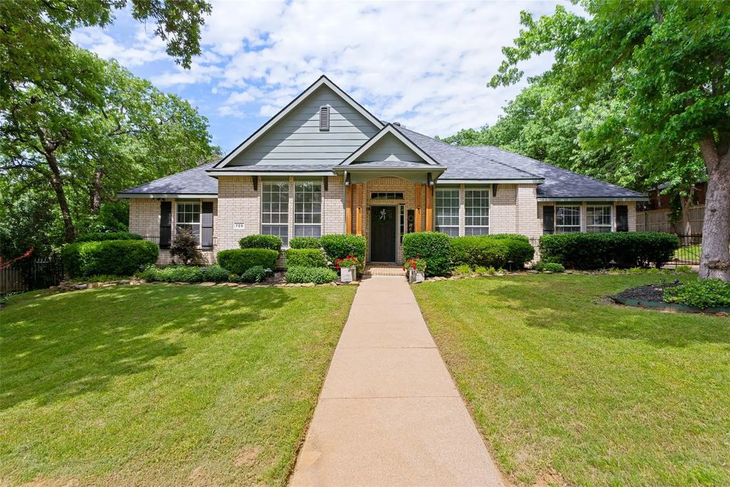 729 Big Horn Trail, Crowley