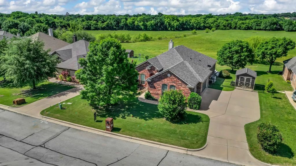 2033 Mason Pond Drive, Weatherford