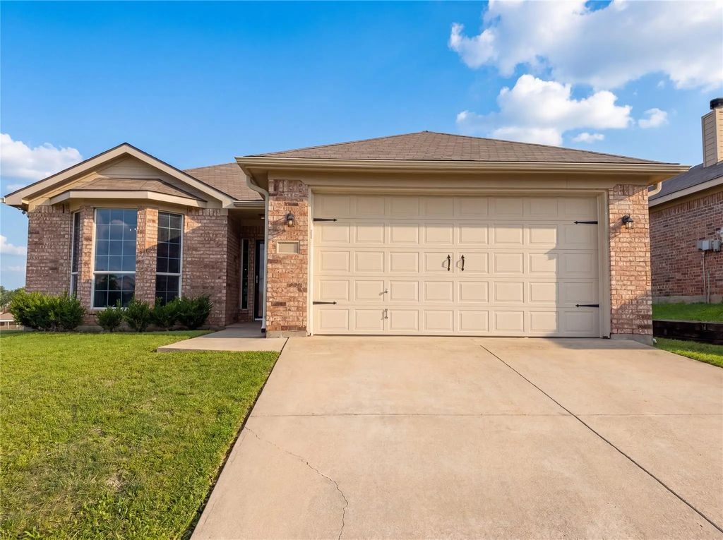 10001 Blue Bell Drive, Fort Worth