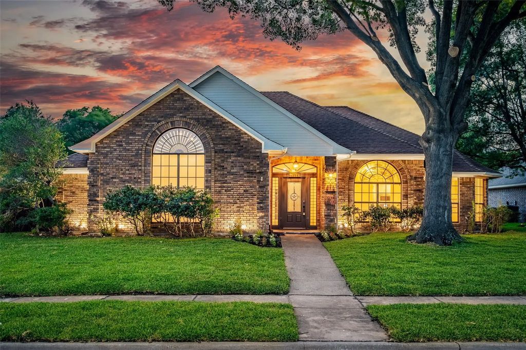 2117 Rolling Oak Lane, Garland