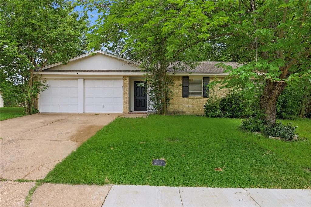 909 Bennett Street, Cedar Hill